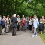 Georg Schaller erklärt die Gartenarchitektur des Schlossparks